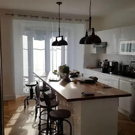 Lumineux Cosy Avec Balcon Lejlighed *